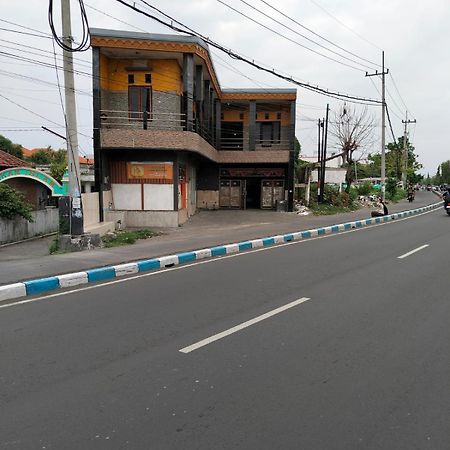 Griya Kost Hotel Surabaya Eksteriør billede